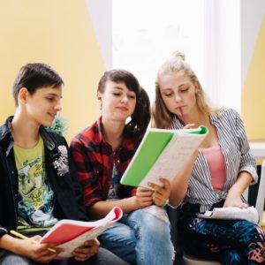 Português 9º Ano Fundamental – Orações subordinadas substantivas, as classificações das orações subordinadas substantivas, orações subordinadas substantivas subjetivas e orações subordinadas substantivas objetivas diretas.