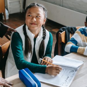 Português 7º Ano Fundamental – Estrutura básica das orações: sujeito, predicado e complementos (objetos direto e indireto).