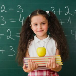 Educação Infantil: Noções básicas de grandezas e medidas e conjuntos.