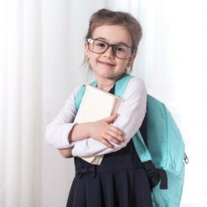 Educação Infantil: Classificação de objetos e figuras geométricas básicas.